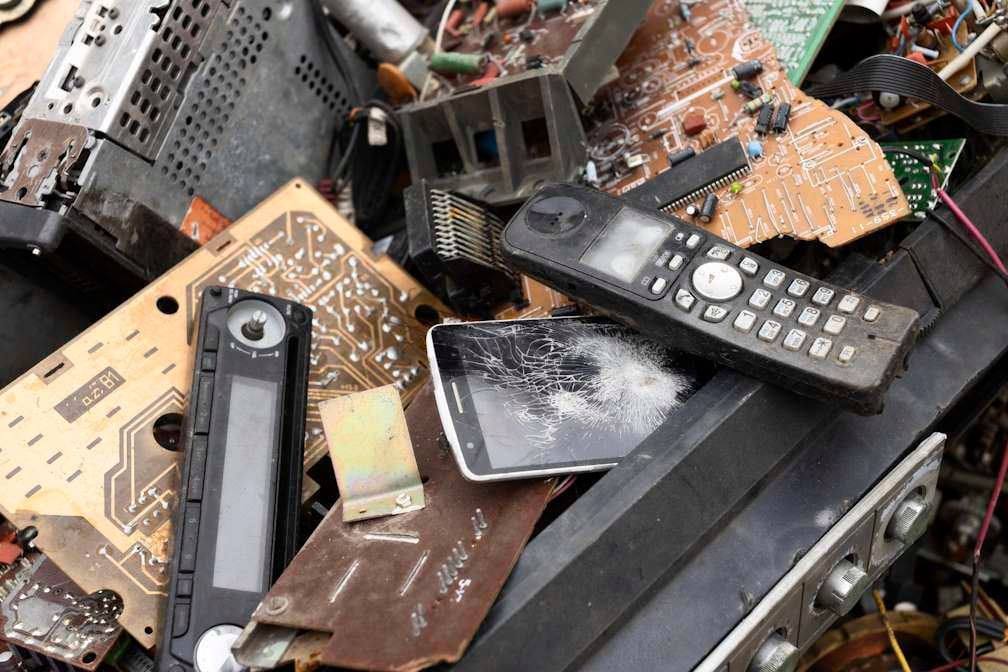 e-waste-on-landsfill